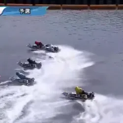 まくりを決める3号艇の谷村