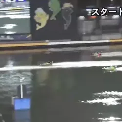 バックストレートで伸びる石岡