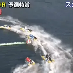 2周目1Mで6号艇の石川が2番手に上がる様子